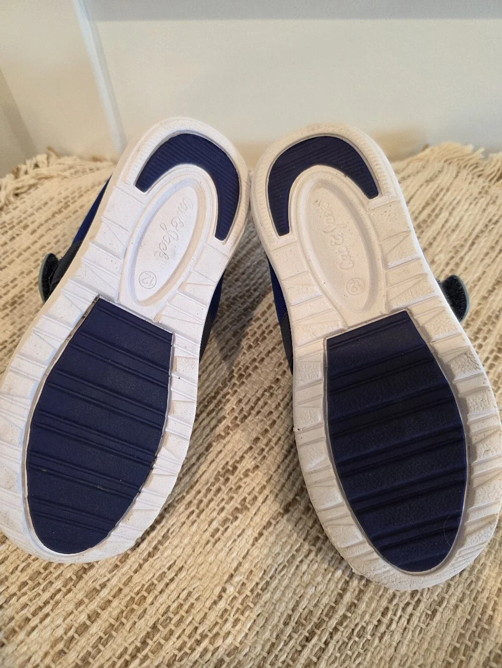 🌊 Cat & Jack Boys Girls Kids Size 12 Pull On Velcro Water Shoes